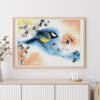 Affiche murale d'une mésange charbonnière sur une branche avec des baies, style aquarelle et encre, fond bleu et orange pastel, décoration naturelle