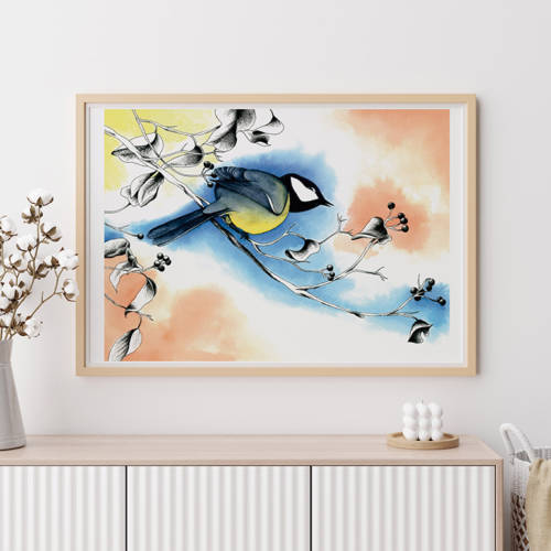 Affiche murale Mésange aquarelle 3 Affiche murale d'une mésange charbonnière sur une branche avec des baies, style aquarelle et encre, fond bleu et orange pastel, décoration naturelle