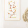 Affiche murale Ikebana Sakura 4 Affiche murale de fleurs de cerisier roses (sakura) et libellules dorées, style aquarelle, fond blanc, décoration zen japonaise