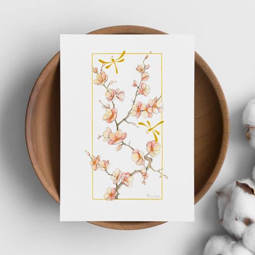 Carte illustrée de fleurs de cerisier roses (sakura) et libellules dorées, style aquarelle, fond blanc, décoration zen japonaise