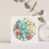 Carte illustrée d'un poulpe turquoise entouré de pivoines roses et de motifs japonais dorés, style aquarelle, fond blanc