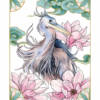 Carte illustrée Héron bleu et magnolias 2 Carte illustrée d'un héron aux plumes bleutées et grises entouré de magnolias roses et de motifs asiatiques, style aquarelle, fond blanc